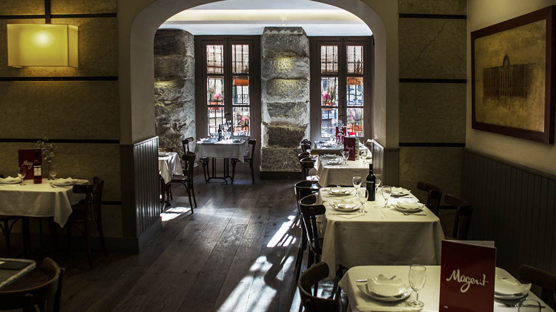 Restaurante tradicional madrileño en Plaza Mayor desde 1929